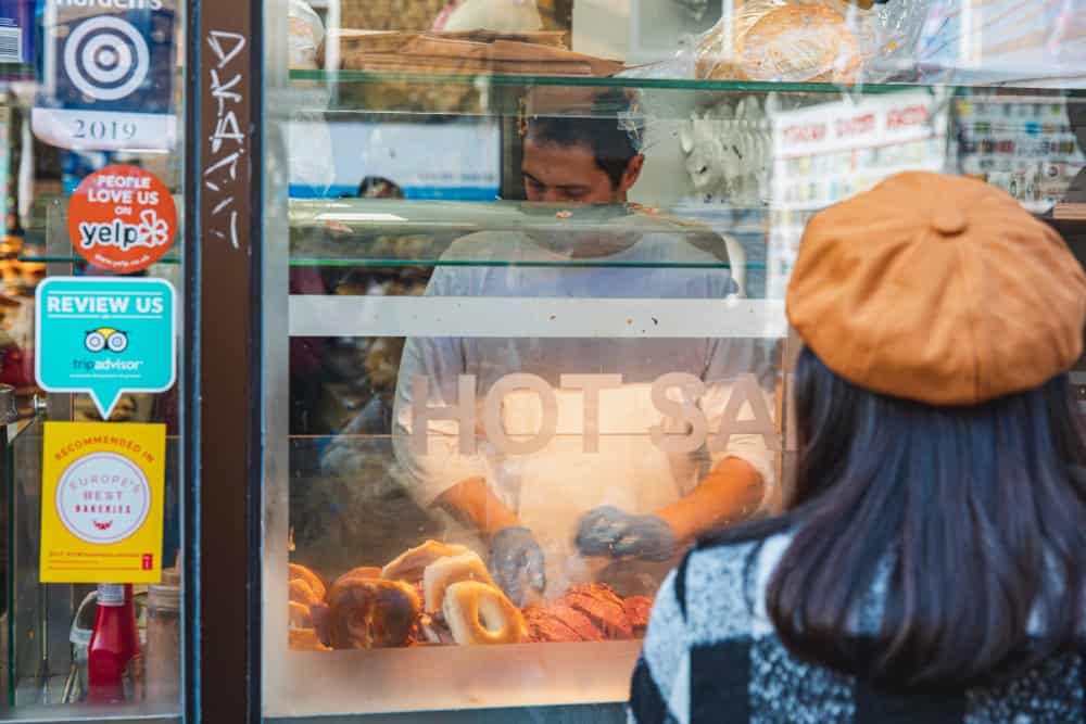 Quick Bites: Street Shops and Food Stalls Open After Midnight