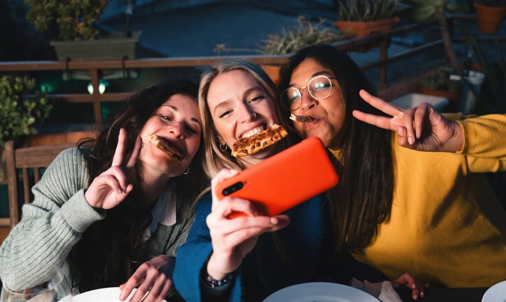 Food and Dining Tips for First-Time Visitors