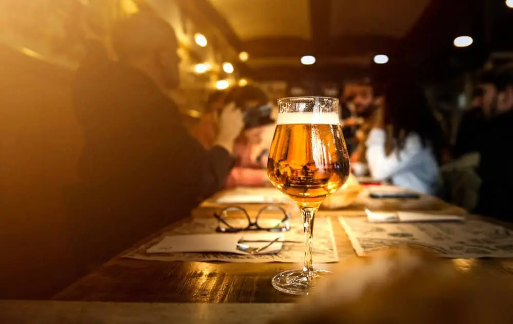 What Are the Top Dining Spots for Business Travellers?