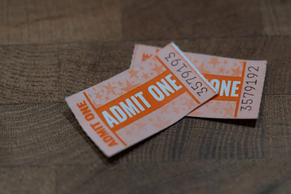 Light Trail Tips: Tickets, Timing, and Clothing